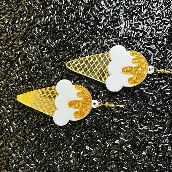 One Scoop Vanilla Cone Dangle Earring - Picture 6 of 12